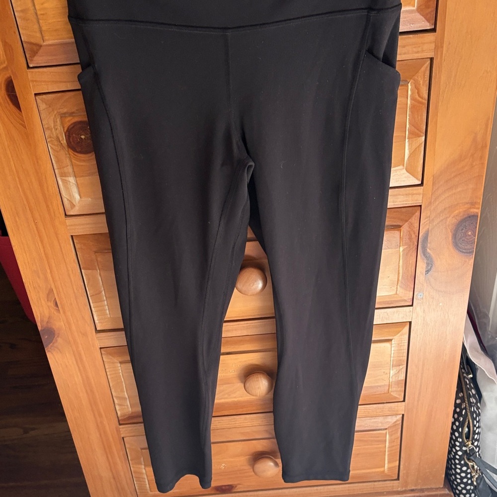 Lululemon black capris workout leggings - Picture 5 of 7